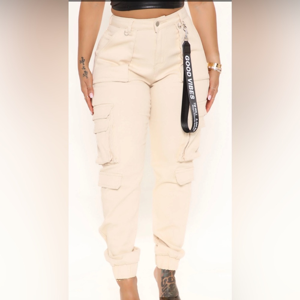 Windsor, Ivory/cream colored Cargo Joggers-size medium